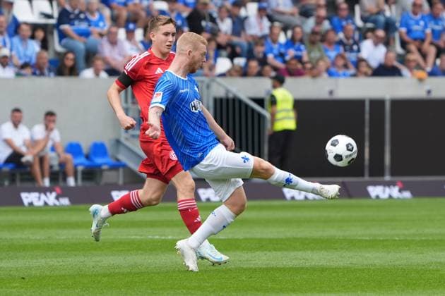 Kai Klefisch SV Darmstadt 98, 17 vs Tim Oberdorf Fortuna Düsseldorf, 15 04 08 2024 2 Bundesliga, Season 24 25 SV Darmstadt 98 vs Fortuna Düsseldorf, Stadion am Boellenfalltor, emonline, emspor,