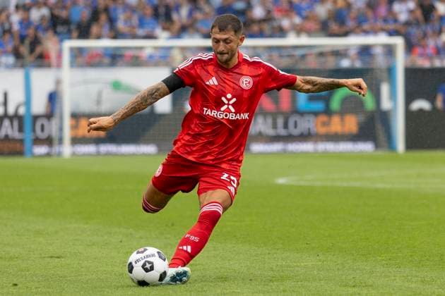 2 Soccer Bundesliga SV Darmstadt 98 Fortuna Düsseldorf, 04 08 2024 Matthias Zimmermann Fortuna Düsseldorf 25 with ball ,Crop, Portrait Portrait, SV Darmstadt 98 Fortuna Düsseldorf, Darmstadt, Merck Stadion am Böllenfalltor, 4 8 2024 Copyright: xBEAUTIFULxSPORTS Gawlikx