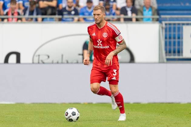 2 Soccer Bundesliga SV Darmstadt 98 Fortuna Düsseldorf, 04 08 2024 Andre Hoffmann Fortuna Düsseldorf 3 with ball, clipping, portrait portrait, SV Darmstadt 98 Fortuna Düsseldorf, Darmstadt, Merck Stadion am Böllenfalltor, 4 8 2024 Copyright: xBEAUTIFULxSPORTS Gawlikx