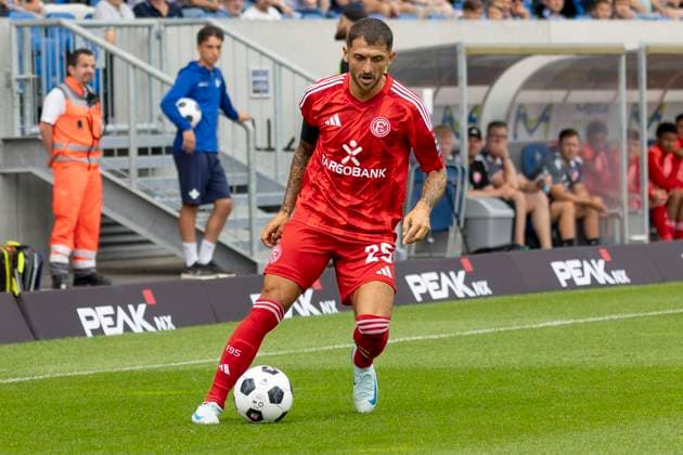 2 Soccer Bundesliga SV Darmstadt 98 Fortuna Düsseldorf, 04 08 2024 Matthias Zimmermann Fortuna Düsseldorf 25 with ball, clipping, portrait portrait, SV Darmstadt 98 Fortuna Düsseldorf, Darmstadt, Merck Stadion am Böllenfalltor, 4 8 2024 Copyright: xBEAUTIFULxSPORTS Gawlikx