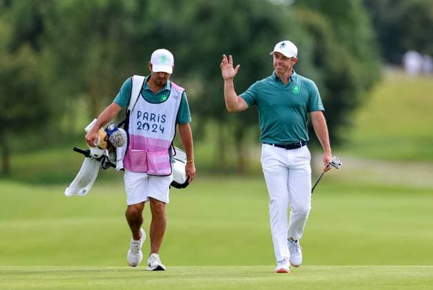 Paris 2024 Olympic Games, Olympische Spiele, Olympia, OS Le Golf National, Paris, France 4 8 2024 Men s Individual Stroke Play Ireland™s Rory McIlroy waves to the crowds on his way to the 18th green Rory McIlroy waves to the crowds on his way to the 18th green 4 8 2024  Copyright: x INPHO JamesxCrombiex JRH20514