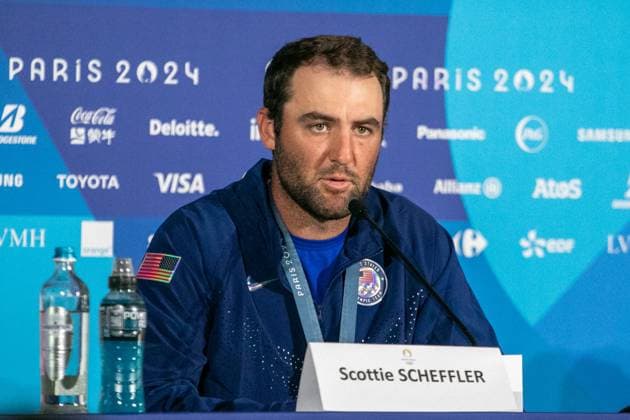 August 4, 2024, Paris, Ile de France, France: Gold Medalist SCOTTIE SCHEFFLER, USA, during the press conference, PK, Pressekonferenz following the Men s Individual Stroke Play at Le Golf National during the 2024 Paris Summer Olympics in Paris, France. Paris France - ZUMAa19_ 20240804_oly_a19_017 Copyright: xAngelxAdamsx
