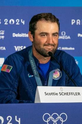 August 4, 2024, Paris, Ile de France, France: Gold Medalist SCOTTIE SCHEFFLER, USA, during the press conference, PK, Pressekonferenz following the Men s Individual Stroke Play at Le Golf National during the 2024 Paris Summer Olympics in Paris, France. Paris France - ZUMAa19_ 20240804_oly_a19_020 Copyright: xAngelxAdamsx