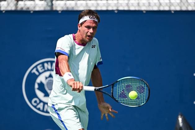 ATP National Bank Open 2024 MONTREAL, QC, CANADA AUGUST 04 Daniel Altmaier GER returns the ball during a qualifying round match at ATP National Bank Open on August 04, 2024 at IGA Stadium in Montreal, QC, Canada Photo by David Kirouac Copyright: xBEAUTIFULxSPORTS Kirouacx