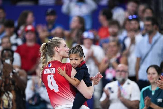 (240804) -- PARIS, Aug. 4, 2024 -- Christina Bauer (L) of team France reacts after the women s preliminary round pool A match of volleyball between the United States and France at the Paris 2024 Olympic Games, Olympische Spiele, Olympia, OS in Paris, France, Aug. 4, 2024. ) (PARIS2024) FRANCE-PARIS-OLY-VOLLEYBALL JuxHuanzong 