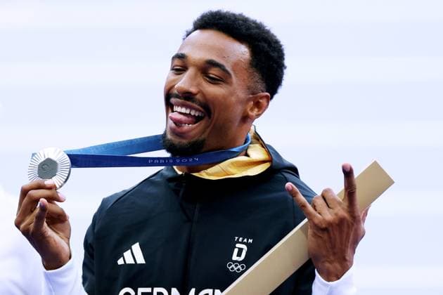 Sport Themen der Woche KW31 Sport Bilder des Tages NEUGEBAUER Leo Team GER Silbermedaille 3.Tag Leichtathletik 10-Kampf Maenner Siegerehrung Paris Olympische Spiele 2024 04. 08. 2024 Paris *** NEUGEBAUER Leo Team GER Silver Medal 3 Day Athletics 10 Fight Men Award Ceremony Paris Olympic Games 2024 04 08 2024 Paris Copyright: xLacixPerenyix