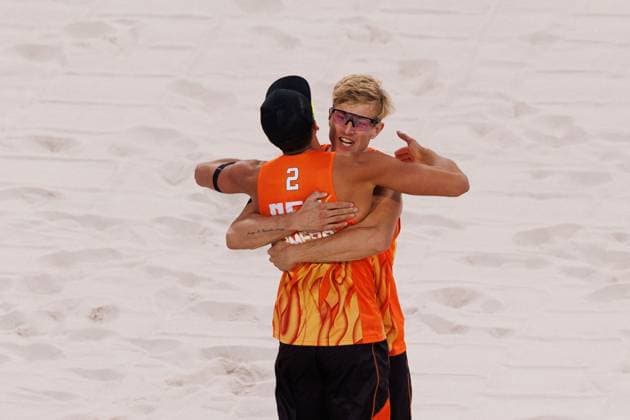 Steven Van De Velde and Matthew Immers of the Netherlands during the during the Men s Preliminary Pase Pool B match of the Beach volleyball, Beachvolleyball Paris 2024 Olympic Games, Olympische Spiele, Olympia, OS Day Nine, Paris, France - 04 Aug 2024  Copyright: xRyanxBrowne Shutterstockx 14616663lw