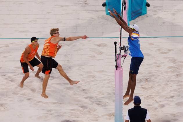 Steven Van De Velde and Matthew Immers of the Netherlands during the during the Men s Preliminary Pase Pool B match of the Beach volleyball, Beachvolleyball Paris 2024 Olympic Games, Olympische Spiele, Olympia, OS Day Nine, Paris, France - 04 Aug 2024  Copyright: xRyanxBrowne Shutterstockx 14616663mg