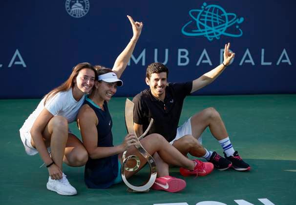 August 4, 2024: Paula Badosa (ESP) and her teammates poses with the championship trophy after the final of the 2024 Mubadala Citi DC Open tennis tournament being played at Rock Creek Park Tennis Center in Washington, D.C. CSM District Of Columbia United States of America - ZUMAc04_ 20240804_zma_c04_268 Copyright: xJustinxCooperx