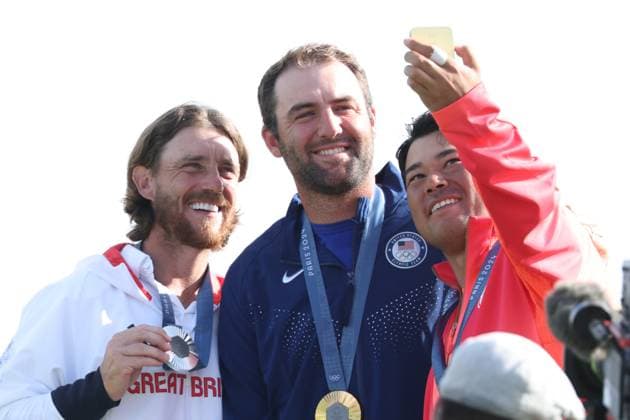 (L to R) Tommy Fleetwood (GBR), Scottie Scheffler (USA), Hideki Matsuyama (JPN), AUGUST 4, 2024 - Golf : Medal Ceremony during the Paris 2024 Olympic Games, Olympische Spiele, Olympia, OS at Golf National in Saint-Quentin-en-Yvelines, France. Noxthirdxpartyxsales  (262085051)