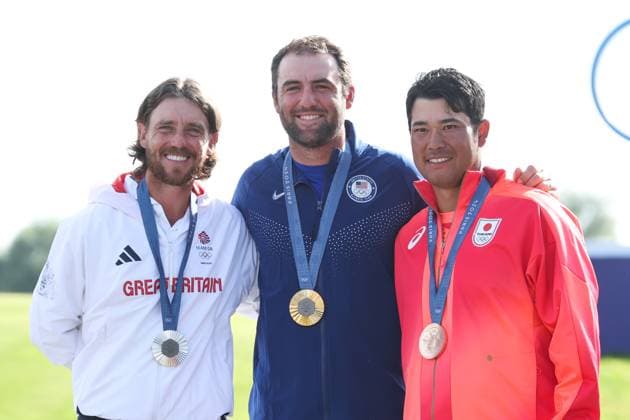 (L to R) Tommy Fleetwood (GBR), Scottie Scheffler (USA), Hideki Matsuyama (JPN), AUGUST 4, 2024 - Golf : Medal Ceremony during the Paris 2024 Olympic Games, Olympische Spiele, Olympia, OS at Golf National in Saint-Quentin-en-Yvelines, France. Noxthirdxpartyxsales  (262085052)