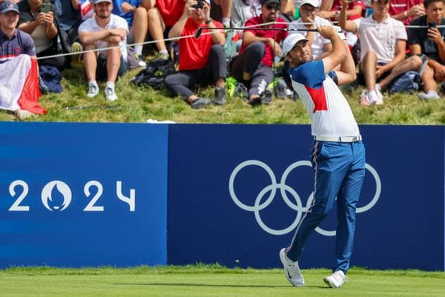 (240804) -- PARIS, Aug. 4, 2024 -- Scottie Scheffler of the United States competes during the men s individual stroke play round 4 of golf at the Paris 2024 Olympic Games, Olympische Spiele, Olympia, OS in Paris, France, Aug. 4, 2024. ) (PARIS2024) FRANCE-PARIS-OLY-GOLF ZhuxZheng 