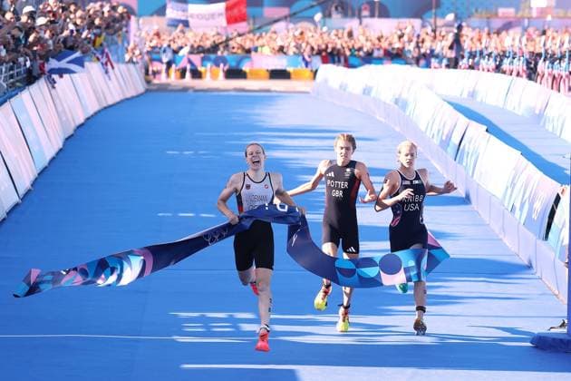 Bilder des Jahres 2024, Sport 08 August Sport Themen der Woche KW32 Sport Bilder des Tages PARIS, 05-08-2024, Paris 2024 Olympic Games, Olympische Spiele, Olympia, OS Pont Alexandre III, Triathlon mixed relay, Germany wins the triathlon ahead of England and the USA France: Olympic Games - Triathlon mixed relay (Paris 2024)  x25946253x Copyright: