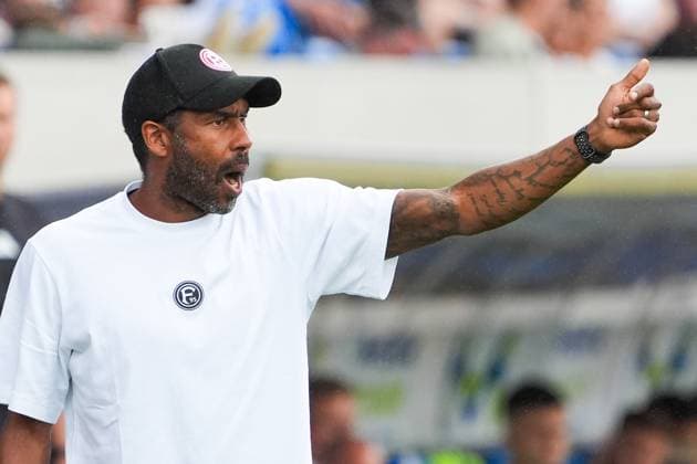 Coach Daniel Thioune Fortuna Düsseldorf gives instructions 04 08 2024 2 Bundesliga, season 24 25 SV Darmstadt 98 vs Fortuna Düsseldorf, Stadion am Boellenfalltor, emonline, emspor,