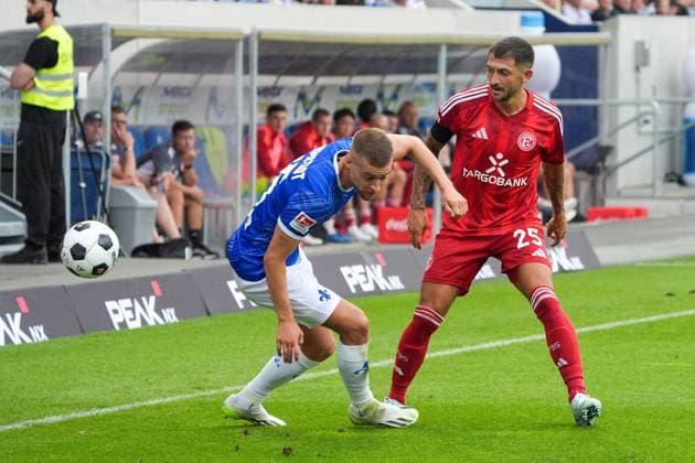 Matthias Zimmermann Fortuna Düsseldorf, 25 vs Fabian Nürnberger SV Darmstadt 98, 15 04 08 2024 2 Bundesliga, Season 24 25 SV Darmstadt 98 vs Fortuna Düsseldorf, Stadion am Boellenfalltor, emonline, emspor,