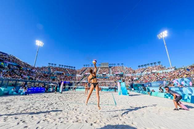 FRA, Summer Olympics Paris 2024, Beach Volleyball, Womens Round of 16, MULLER TILLMANN GER vs TINA ANASTASIJA 05 08 2024, Champ de Mars, Paris, FRA, Summer Olympics Paris 2024, Beach Volleyball, Womens Round of 16, MULLER TILLMANN GER vs TINA ANASTASIJA , in the picture TILLMANN Cinja GER serving nordphotoxGmbHx xStraubmeier nph00004