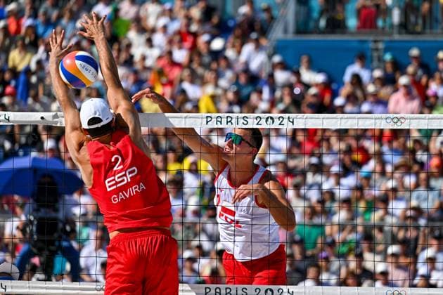 Olympic Games Beach Volleyball Paris 05 08 2024 Round of 16, Men, POL ESP, Bartosz Losiak 2, POL vs. 2 Adrian Gavira Collado, Copyright: xBEAUTIFULxSPORTS TomxBlochx