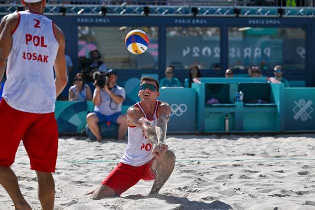 Olympic Games Beach Volleyball Paris 05 08 2024 Round of 16, Men, POL ESP, Michal Bryl 1, POL , Bartosz Losiak 2, POL Copyright: xBEAUTIFULxSPORTS TomxBlochx