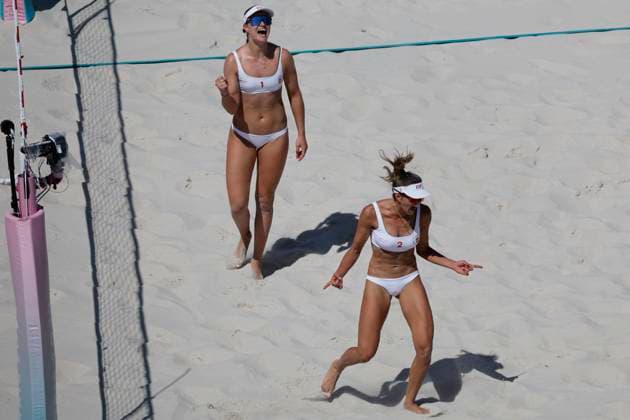 Daniela Alvarez (L) and Tania Moreno (R) celebrate after an action against Katja Stam and Raisa Schoon during their women s beach volley round of 16 Poland vs. Spain as part of Paris 2024 Olympic Games, Olympische Spiele, Olympia, OS in Paris, France, 05 August 2024. Women s beach volley round of 16 Spain vs. Netherlands !ACHTUNG: NUR REDAKTIONELLE NUTZUNG!  Copyright: xLavandeiraxJrx EVE507 20240805-55014344956_1