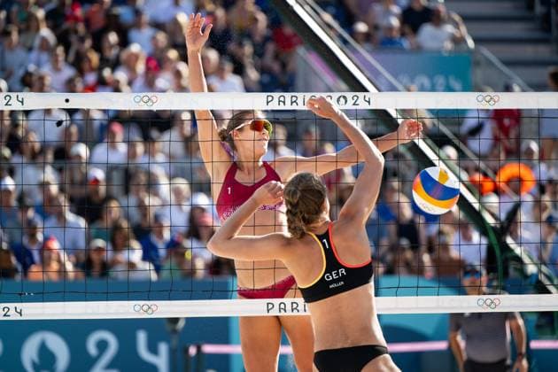 MUELLER Svenja, TILLMANN Cinja Germany vs GRAUDINA Tina, SAMOILOVA Anastasija Latvia , pictured GRAUDINA Tina on the ball, FRA, Olympic Games Paris 2024, Beach Volleyball, Womens Round of 16, 05 08 2024 FRA, Olympic Games Paris 2024, Beach Volleyball, Womens Round of 16, 05 08 2024 Paris Copyright: xEibner-Pressefoto Memmlerx EP_MMR