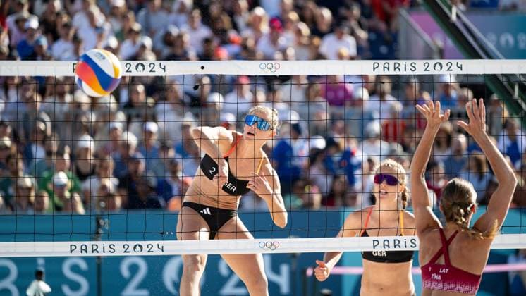 MUELLER Svenja, TILLMANN Cinja Germany vs GRAUDINA Tina, SAMOILOVA Anastasija Latvia , pictured TILLMANN Cinja Germany on the ball, FRA, Olympic Games Paris 2024, Beach Volleyball, Womens Round of 16, 05 08 2024 FRA, Olympic Games Paris 2024, Beach Volleyball, Womens Round of 16, 05 08 2024 Paris Copyright: xEibner-Pressefoto Memmlerx EP_MMR
