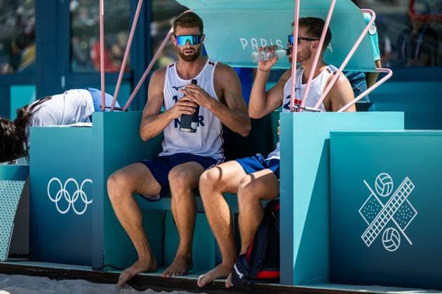 240805 Anders Mol and Christian Sorum of Norway ahead of men s round of 16 beach volleyball match between Norway and USA during day 10 of the Paris 2024 Olympic Games on August 5, 2024 in Paris Photo Jon Olav Nesvold BILDBYRAN COP 217 JE0097 beachvolleyboll beach volleyball sandvolleyball paris 2024 olympics day 10 bbeng norge norway usa  Copyright: JONxOLAVxNESVOLD BB240805JE061