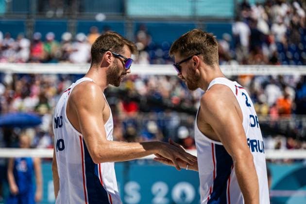 240805 Anders Mol and Christian Sorum of Norway in men s round of 16 beach volleyball match between Norway and USA during day 10 of the Paris 2024 Olympic Games on August 5, 2024 in Paris Photo Jon Olav Nesvold BILDBYRAN COP 217 JE0097 beachvolleyboll beach volleyball sandvolleyball paris 2024 olympics day 10 bbeng  Copyright: JONxOLAVxNESVOLD BB240805JE063