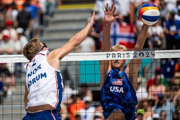 240805 Christian Sorum of Norway in men s round of 16 beach volleyball match between Norway and USA during day 10 of the Paris 2024 Olympic Games on August 5, 2024 in Paris Photo Jon Olav Nesvold BILDBYRAN COP 217 JE0097 beachvolleyboll beach volleyball sandvolleyball paris 2024 olympics day 10 bbeng  Copyright: JONxOLAVxNESVOLD BB240805JE068