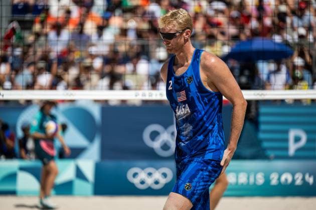 240805 Chase Budinger of USA looks dejected in men s round of 16 beach volleyball match between Norway and USA during day 10 of the Paris 2024 Olympic Games on August 5, 2024 in Paris Photo Jon Olav Nesvold BILDBYRAN COP 217 JE0097 beachvolleyboll beach volleyball sandvolleyball paris 2024 olympics day 10 bbeng depp  Copyright: JONxOLAVxNESVOLD BB240805JE071