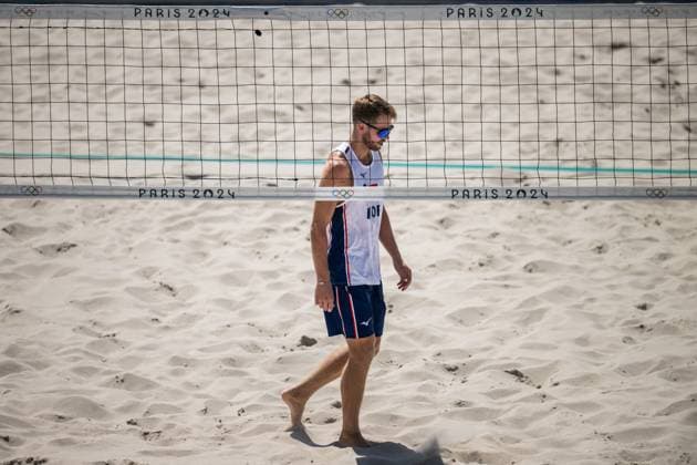 240805 Christian Sorum of Norway in men s round of 16 beach volleyball match between Norway and USA during day 10 of the Paris 2024 Olympic Games on August 5, 2024 in Paris Photo Jon Olav Nesvold BILDBYRAN COP 217 JE0097 beachvolleyboll beach volleyball sandvolleyball paris 2024 olympics day 10 bbeng  Copyright: JONxOLAVxNESVOLD BB240805JE080