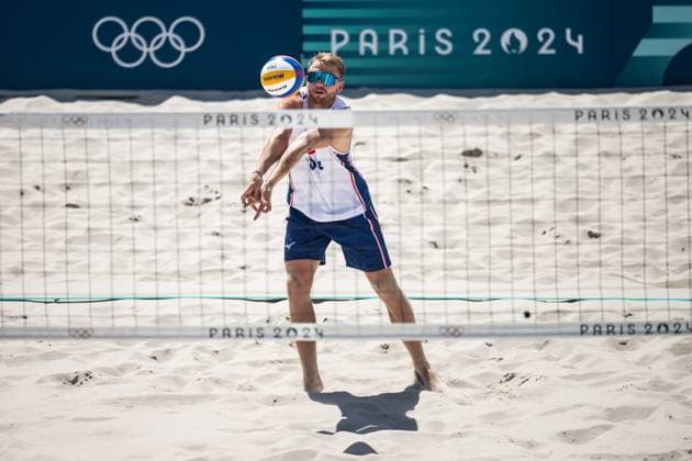 240805 Christian Sorum of Norway in men s round of 16 beach volleyball match between Norway and USA during day 10 of the Paris 2024 Olympic Games on August 5, 2024 in Paris Photo Jon Olav Nesvold BILDBYRAN COP 217 JE0097 beachvolleyboll beach volleyball sandvolleyball paris 2024 olympics day 10 bbeng  Copyright: JONxOLAVxNESVOLD BB240805JE089