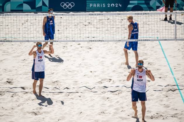 240805 Christian Sorum and Anders Mol of Norway celebrate after men s round of 16 beach volleyball match between Norway and USA during day 10 of the Paris 2024 Olympic Games on August 5, 2024 in Paris Photo Jon Olav Nesvold BILDBYRAN COP 217 JE0097 beachvolleyboll beach volleyball sandvolleyball paris 2024 olympics day 10 bbeng jubel  Copyright: JONxOLAVxNESVOLD BB240805JE092