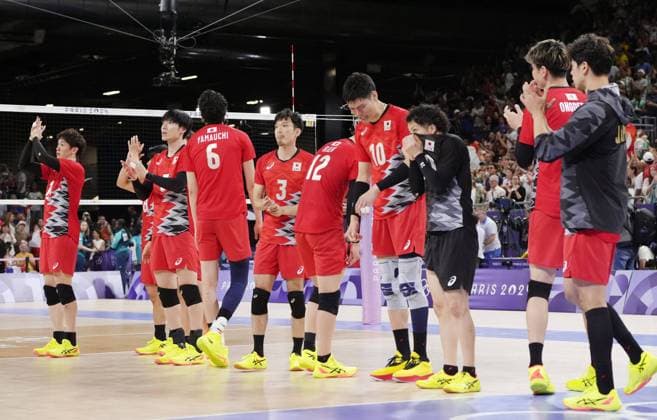 Paris Olympics: Volleyball Members of the Japan men s volleyball team are pictured after losing to Italy in a Paris Olympics quarterfinal match at South Paris Arena in Paris on Aug. 5, 2024.  A14AA0003243697P