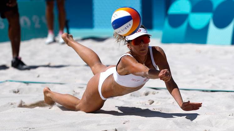 (240805) -- PARIS, Aug. 5, 2024 (Xinhua) -- Tania Moreno Matveeva of Spain competes during the Beach volleyball, Beachvolleyball women s round of 16 match at the Paris 2024 Olympic Games, Olympische Spiele, Olympia, OS in Paris, France, Aug. 5, 2024. (Xinhua ) (PARIS2024) FRANCE-PARIS-OLY-BEACH VOLLEYBALL  - ZUMARANC XxjpseE011042_20240805_MVPFN0A001 Copyright: xFeixMaohuax