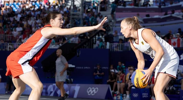 FRA, Paris, Olympic Games Paris 2024, 05 08 2024, 3x3 Basketball Women Semifinal Germany Canada, La Concorde 1 v li Katherine Plouffe Canada, 2 v Svenja Brunckhorst Germany, 21 Copyright: HMBxMedia SteffiexWunderl