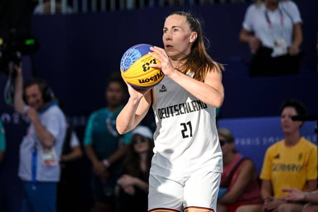 Svenja Brunckhorst (Germany) controls the Ball during the Women s 3x3 Basketball semi-final match between Germany and Canada on Day 10 of the Olympic Games, Olympische Spiele, Olympia, OS Paris 2024 at La Concorde on August 5, 2024 in Paris, France.
