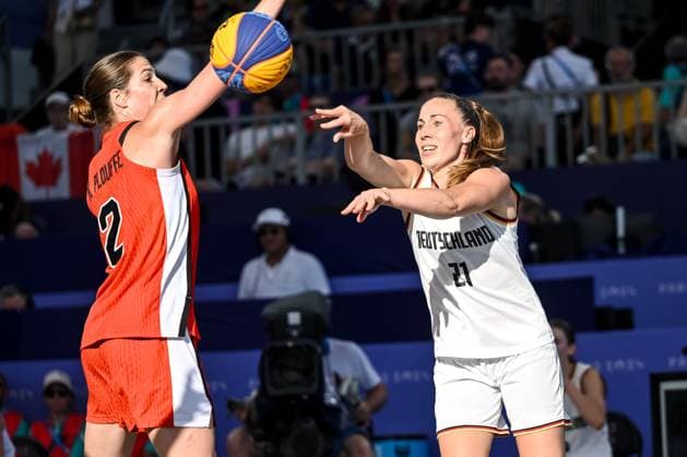 Katherine Plouffee (Canada) und Svenja Brunckhorst (Germany) battle for the ball during the Women s 3x3 Basketball semi-final match between Germany and Canada on Day 10 of the Olympic Games, Olympische Spiele, Olympia, OS Paris 2024 at La Concorde on August 5, 2024 in Paris, France.