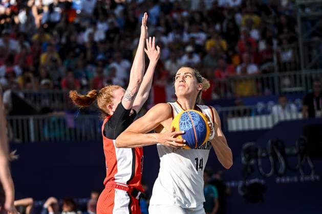 Kacie Bosci (Canada) und Sonja Greinacher (Germany) battle for the ball during the Women s 3x3 Basketball semi-final match between Germany and Canada on Day 10 of the Olympic Games, Olympische Spiele, Olympia, OS Paris 2024 at La Concorde on August 5, 2024 in Paris, France.