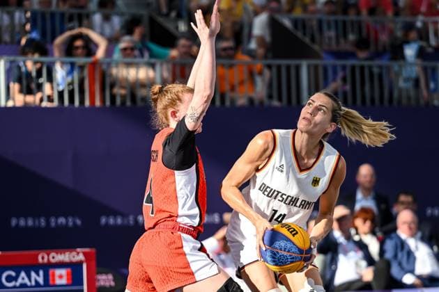 Kacie Bosci (Canada) und Sonja Greinacher (Germany) battle for the ball during the Women s 3x3 Basketball semi-final match between Germany and Canada on Day 10 of the Olympic Games, Olympische Spiele, Olympia, OS Paris 2024 at La Concorde on August 5, 2024 in Paris, France.
