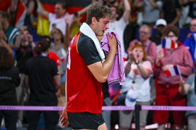 Olympic Games Volleyball GER vs FRA Paris 05 08 2024 Paris 2024, Olympics, Volleyball, South Paris Arena, Men, Quarterfinals, Germany in red , against France in blue Tobias Krick, Copyright: xBEAUTIFULxSPORTS TomxBlochx