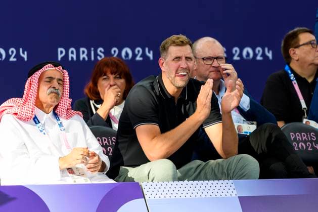 FRA, Summer Olympics Paris 2024, 3x3 Basketball, Semi-final Germany GER vs Canada CAN 05 08 2024, La DŽfense Arena, Paris, FRA, Summer Olympics Paris 2024, 3x3 Basketball, Semi-final Germany GER vs Canada CAN , in the picture Dirk Nowitzki cheers with the German team that reaches the final nordphotoxGmbHx xStraubmeier nph00004