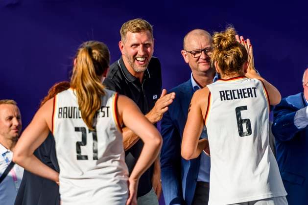 FRA, Summer Olympics Paris 2024, 3x3 Basketball, Semifinal Germany GER vs Canada CAN 05 08 2024, La DŽfense Arena, Paris, FRA, Summer Olympics Paris 2024, 3x3 Basketball, Semifinal Germany GER vs Canada CAN , in the picture Dirk Nowitzki celebrates with BRUNCKHORST Svenja GER and REICHERT Marie GER nordphotoxGmbHx xStraubmeier nph00004