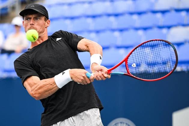 MONTREAL, QC - AUGUST 05: Billy Harris (GBR) returns the ball during a qualifying round match at ATP, Tennis Herren National Bank Open on August 05, 2024 at IGA Stadium in Montreal, QC (Photo by David Kirouac Icon Sportswire) TENNIS: AUG 05 National Bank Open EDITORIAL USE ONLY Icon240805031