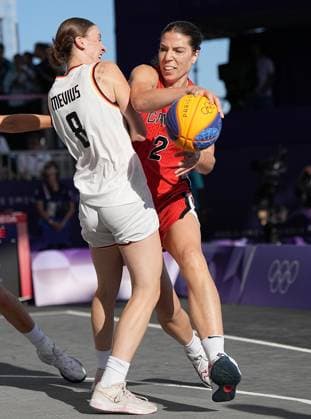 (240805) -- PARIS, Aug. 5, 2024 -- Katherine Plouffe (R) of Canada drives during the women s semifinal of 3x3 basketball between Germany and Canada at the Paris 2024 Olympic Games, Olympische Spiele, Olympia, OS in Paris, France, Aug. 5, 2024. ) (PARIS2024) FRANCE-PARIS-OLY-3x3 BASKETBALL MengxYongmin 