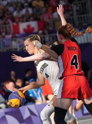 (240805) -- PARIS, Aug. 5, 2024 -- Sonja Greinacher (L) of Germany drives during the women s semifinal of 3x3 basketball between Germany and Canada at the Paris 2024 Olympic Games, Olympische Spiele, Olympia, OS in Paris, France, Aug. 5, 2024. ) (PARIS2024) FRANCE-PARIS-OLY-3x3 BASKETBALL MengxYongmin 