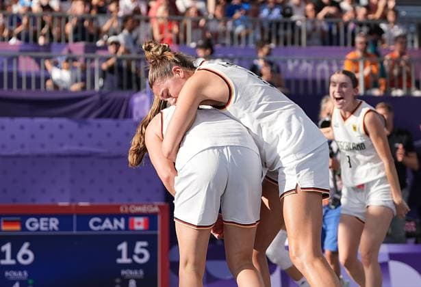 (240805) -- PARIS, Aug. 5, 2024 -- Players of Germany celebrate after the women s semifinal of 3x3 basketball between Germany and Canada at the Paris 2024 Olympic Games, Olympische Spiele, Olympia, OS in Paris, France, Aug. 5, 2024. ) (PARIS2024) FRANCE-PARIS-OLY-3x3 BASKETBALL ZhuxZheng 