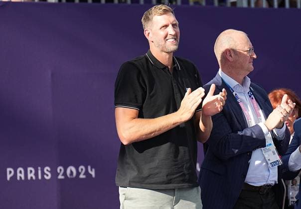 (240805) -- PARIS, Aug. 5, 2024 -- German former NBA, Basketball Herren, USA star Dirk Nowitzki (L) reacts during the women s semifinal of 3x3 basketball between Germany and Canada at the Paris 2024 Olympic Games, Olympische Spiele, Olympia, OS in Paris, France, Aug. 5, 2024. ) (PARIS2024) FRANCE-PARIS-OLY-3x3 BASKETBALL MengxYongmin