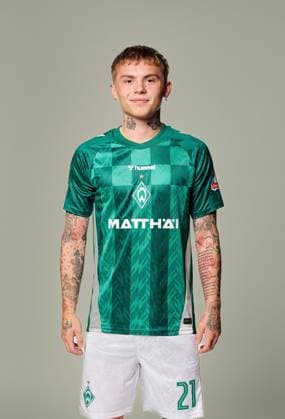 official portrait date SV Werder Bremen 2024 2025 Isak Hansen Aaroen Hansen Aaroen SV Werder Bremen 21 1 BL portrait date 2024 2025, xWerderxBremenxviaxnordphotoxGmbHx xKokenge nph00001