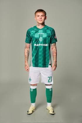 official portrait date SV Werder Bremen 2024 2025 Isak Hansen Aaroen Hansen Aaroen SV Werder Bremen 21 1 BL portrait date 2024 2025, xWerderxBremenxviaxnordphotoxGmbHx xKokenge nph00001