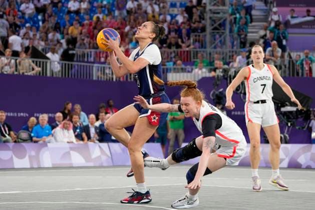 PARIS, FRANCE AUGUST 5 Kacie Bosch of Canada R against Dearica Hamby of United States L during the Women™s Bronze Medal Game on day ten of the Olympic Games Paris 2024 at Esplanade Des Invalides on August 5, 2024 in Paris, France Paris Esplanade Des Invalides France Copyright: xJustPictures.ch JarixPestelaccix jp-en-EuSpIm-_JPH0016